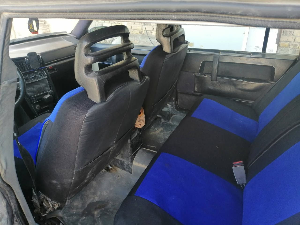 فالفو ٧٦٠ يعني محرك ٣٠٠٠ بخاخات موديل ٨٩ السيارة قبل شهر محول رقمها انكليزي ورحت بيه لبغداد محرك بي خيط بخار اوتوماتيك باتري جديد البارحه اشتريته ٨٠ وتايرات جدد كهربائيات شغاله جام ٤ كهرباء يصعد وينزل 
لا تجي وتكلبها حالها حال ٢٠٢٥ هذا الموجود وبسعرها
السعر ٢٨
مكان السياره كوفه
***********
