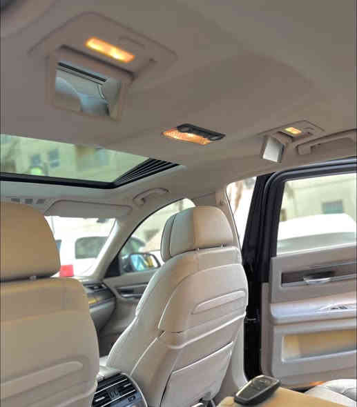 بي ام دبليو 740Lİ .
رقم بغداد/ موديل 2013 / خليجي /وكالة العروش
 باب طويل/ لون نيلي / محرك ستة سلندر N55 المرغوب .. 
ماشية KM165 قابل للزيادة ..
گير ومحرك مكفولات من كلشي  / 5 وبعد مواصفات هواية فول السيارة 
السيارة بدون صبغ.
مكان السيارة بغداد السيدية/رقم بغداد تحويل ..
 باقي المواصفات معروفة...
للاستفسار اكثر ..***********.. 
  السعر 199 وبيها مجال شي بسيط..
