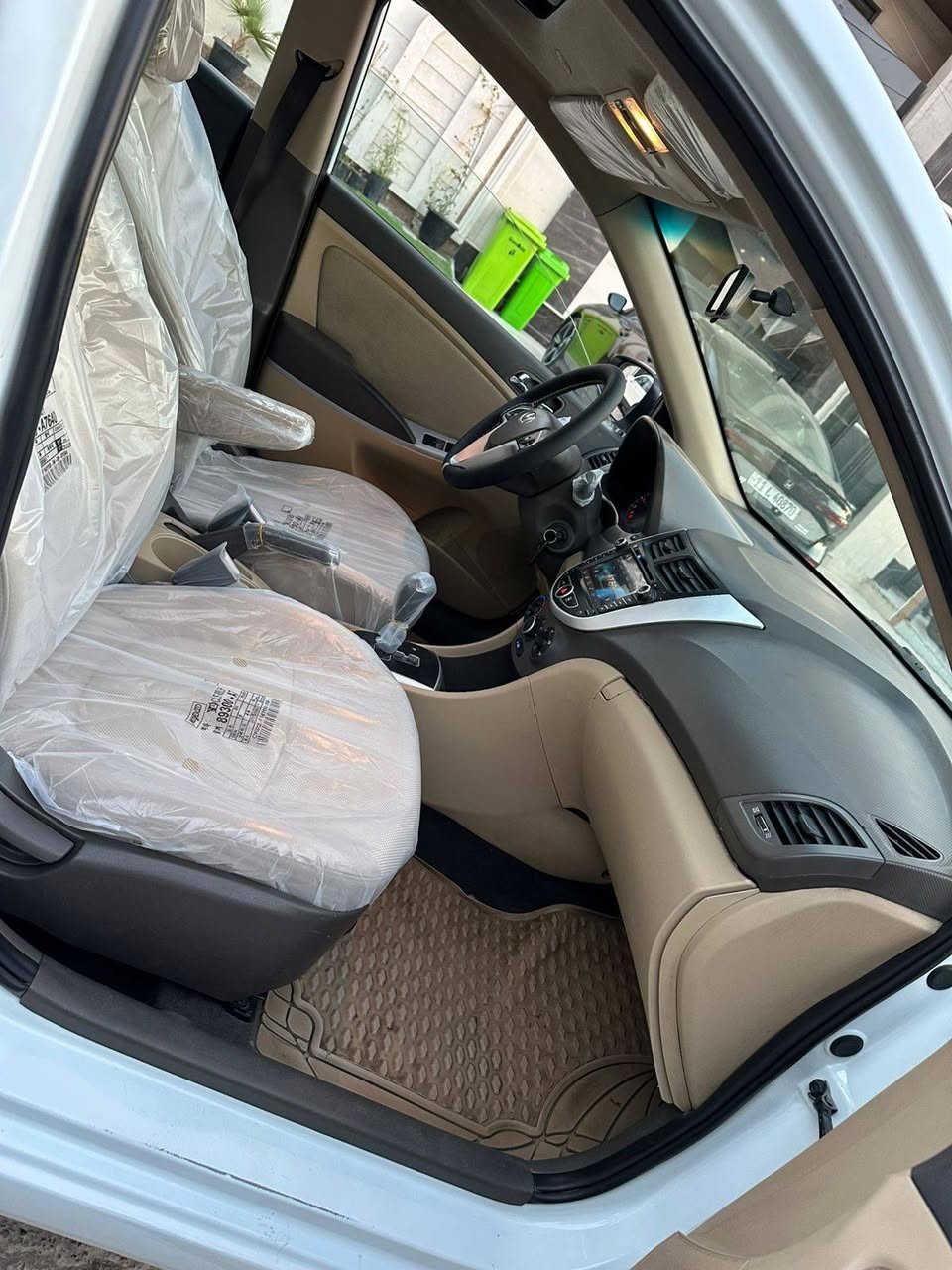 السلام عليكم اكسنت خليجي شركه عامه بدون صبغ فقط بارد الباب الأيمن محرك وكير مكفوله تبريد وتدفئ شغال جاهزه من كل النواحي ماشيه 163 الف م 2011 بغداد حي الجهاد م *********** السعر 95$
