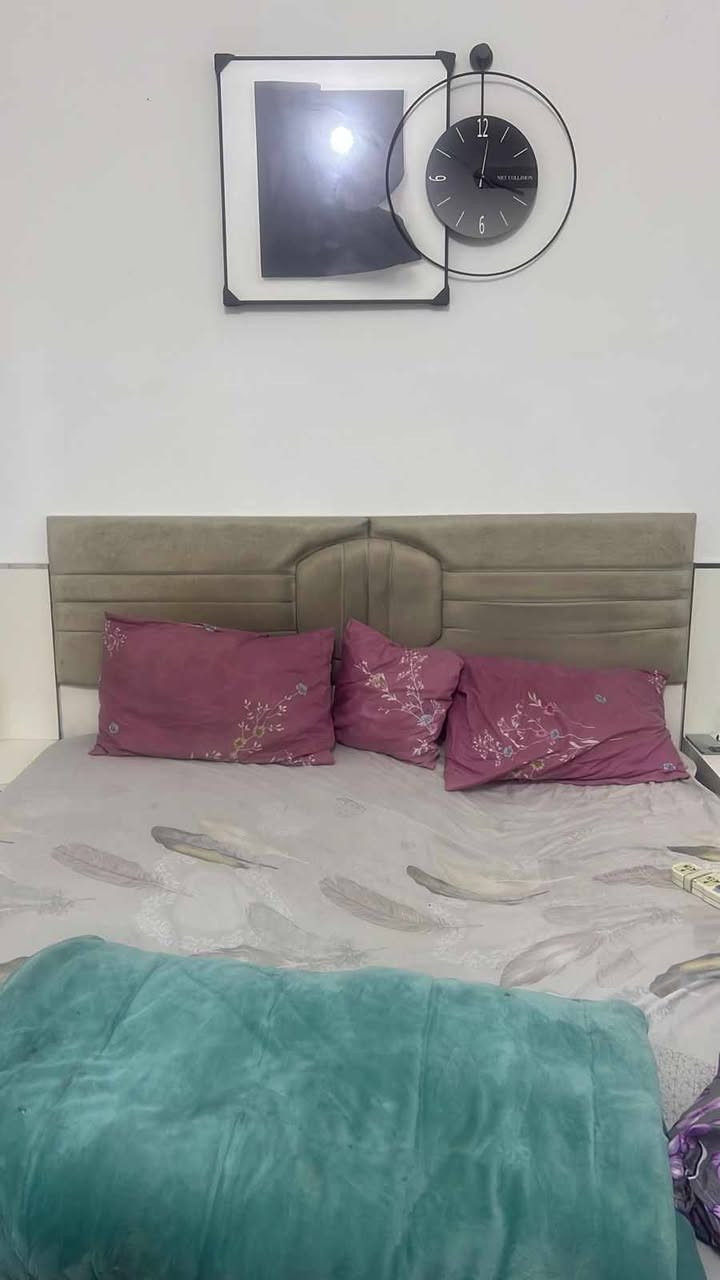 غرفة نوم تركية (5 قطع) مستعملة ونظيفة جداً للبيع.
الغرفة بتصميم عصري وأنيق، ومناسبة جداً للمساحات المتوسطة.
السعر المطلوب 450 ألف دينار عراقي، وبيها مجال بسيط للشراي الطيب.
الموقع: بغداد - منطقة الشعلة.


**إذا كنت صاحب هذا الإعلان وتريد حذفه لأي سبب، رجاءا أرسل رسالة إلى الدعم الفني**