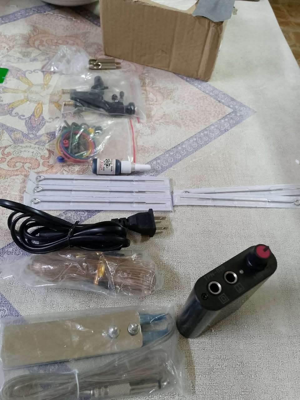 مكينة وشم كامله مع الحبر  .... السعر 35 رقم الهاتف ***********
