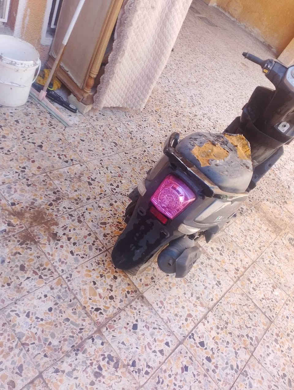 سلام عليكم دراجه بيجو بوليس البيع او مراوس دراجه نقصهه بس عقل سعر 300 بيه مجال ماخذها مليون وتلثميه
 الرقم ***********
