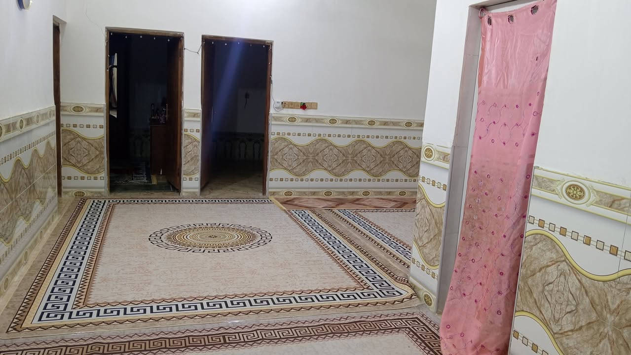 بيت للبيع مساحه بيت 250م جاهز من كلشي  بنيان جديد  حديقه معه لبيت 1000م خدمات متوفره  منطقه  طاميه قرب مدرسه بلال حبشي  اول بيت بل منطقه قريب   عل شارع   ***********
