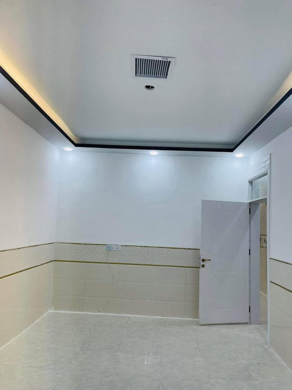 هات هات هات خانووی نایاب 

سلام علیکم 
نرخي ئةم خانوة 289گلأء و مةعامةلةية كةم

#خانووی_مۆدێرن بۆ فرۆشتن ⛪💒
ناونیشان 📍 ناحیەی ڕزگاری (سموود) 

🔷 گەڕەکی ئاسوودە ئەنفالەکان 
🔷 تەنیشت مزگەوتی ئاسوودە 🕋🕌
🔷 ڕووبەری 5 بە 20 = 100 مەترە 
🔷 تاپۆی ناوە 🔴 ڕووی لە سلێمانیی 
🔷 یەکەم کۆڵان پشت ماڵ لالە ژاڵانی 

🔴 مواسەفاتەکانی پێکهاتوون لە ⬇️

(   ژوورەکانی سەقفی مەغریبییە ✅ _ کامل دەکتی مەرکەزی بۆ کراوە ✅_ مەترو بیست کاشییە ✅ _ دەرگای ئەسڵی بۆ بەکارهێنراوە _ کۆڵانی قیرە _ نزیکی ڕەوزەو مەکتەبە )

🔴 ژوورەکانی ئەم خانووە پێکهاتووە لە ⬇️

🔶 میوان 🪑🚪
🔶 مساعد مطبخ 🍽️🫖
🔶 هۆڵێک 🖼️
🔶 ژوورێکی نوستن 🛋️🛏️
🔶 ڕۆشنایی 🪟
🔶 مشتەمەلات 🛁🚿

ئێوەی بەڕێزیش هەر موڵکێکتان هەبوو بۆ فرۆشتن یان ویستان بیکڕن دەتوانن ڕەسم و زانیارییەکانتان بنێرنبۆ ژمارە ڤایبەری 📳✅***********
