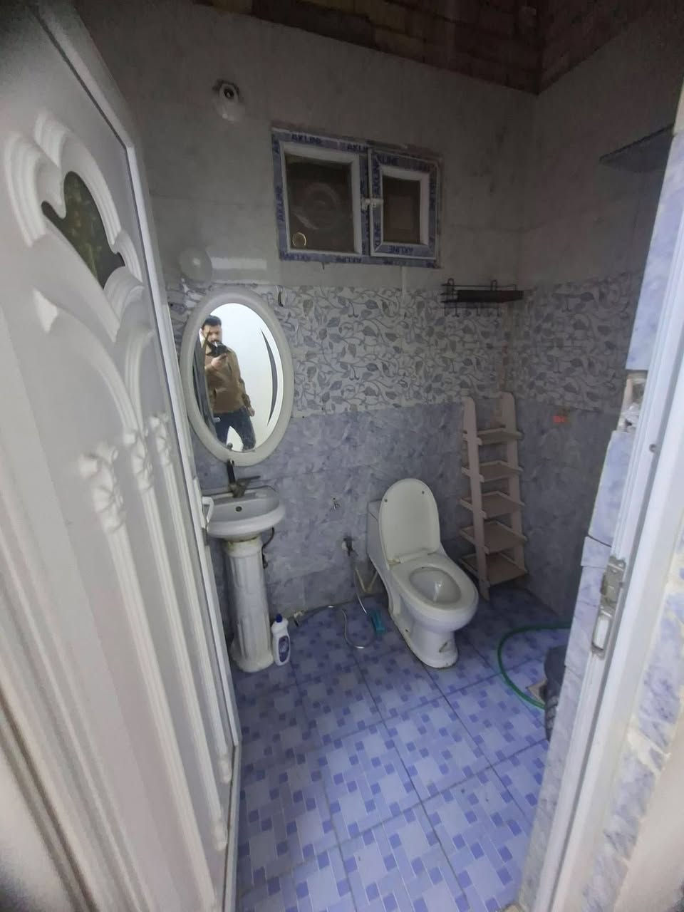 سلام عليكم
اللايجار 60 متر 
يحتوي على صاله 
مظبخ خدمات 3 
غرف نوم 
يجاره 750 
***********
