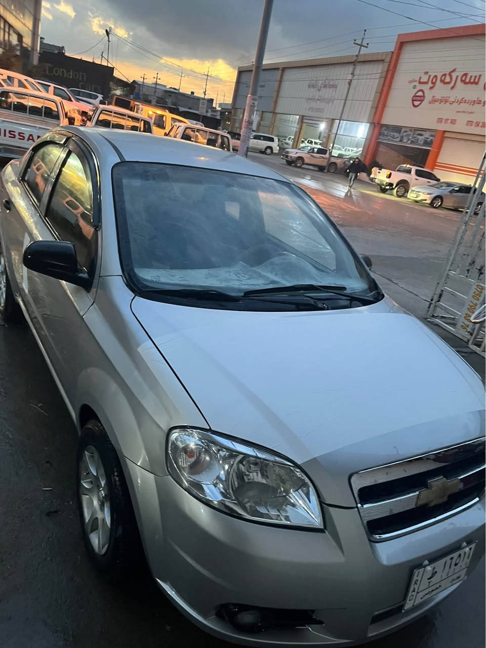 بِسْمِ اللَّـهِ الرَّحْمَـٰنِ الرَّحِيمِ 
ئەڤیۆ ٢٠٠٧ بێ سەرەتا بەشەرتی
 ماڵی مەدەنی بۆ فرۆشتن
سەیارەکە مەکینە گەورەیە زۆر بە کێشە
ڕەنگی سلڤەرە سەیارەکە 
هەتا بڵێی جوانە ماشاء الله لێ بێت
سەیارەکە ساغە
سعری ٣٣ گەڵا معامەلە
لە چوارقوڕنەم 
ژم.*********** رانية, السليمانية
