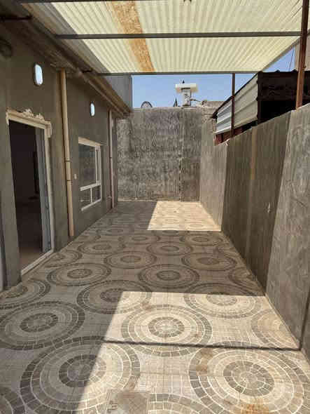 السلام عليكم بيت للبيع مساحة 155متر  واجهة 12 في محافظة ديالى - خانقين - كهريز السفلى  بالبدايه يطل عل شارع السايدين البيت قريب عليه المدرسة وأسواق وافران كلهن قريبات بيت كله مرمر  مكون من
حوش جبير يتسع سيارتين 
استقبال كبير 
مطبخ 
غرفة وصحيات وحولي 
السعر (((29)))مليون وبي مجال بسيط تسليم مفاتيح بأسبوع 
الرقم ***********
