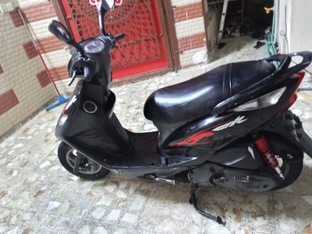 السلام عليكم 
دراجة ماكس ثعلب جديدة
سرعة 140 كابريتر بلادي اسلف بلادي 
وراقها ابسمي كفرات اصليه ومختمة ختم واحد مع محرك ناعم ومكفوله كفاله عامه 
مكاني بغداد بلبلديات سعر 800 الف 
وابيها مجال ***********
شرط جيب فيتر وتعال فحص
