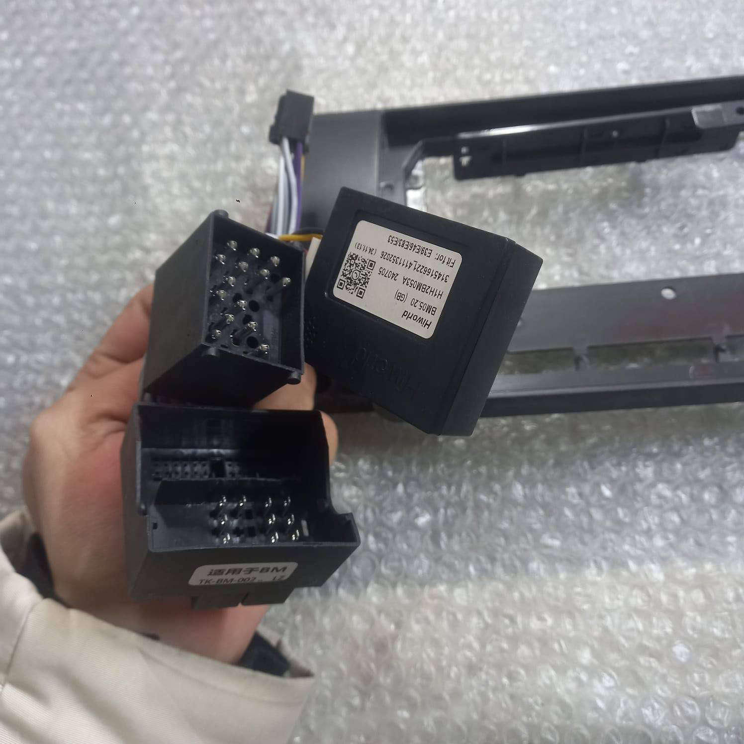 BMW.. طقم تحويل أندرويد "الدرجة الأولى" 🚗💎
​التفاصيل:
متوفر طقم كامل لتركيب شاشة الأندرويد، مو بس إطار وضفيرة، هذا النظام يجي مع Can-Bus Hiworld الأصلي (أرقى نوع بالسوق)، يعني سيارتك تبقى "فابريكا".
​✅ ليش تشتري هذا الطقم؟
​بدون تقطيع: التركيب فيش بفيش، يحافظ على ضفيرة السيارة من المشاكل والحرائق.
​تحكم كامل: يشغل أزرار المقود (الستيرن) ويعرض معلومات السيارة على الشاشة.
​متانة: الإطار بلاستيك ABS قوي جداً ونفس لون التابلوه الأصلي.
​دقة عالية: الكان باص موديل نهائي للقطعة الأصلية).​#BMW #BMW_Iraq #E46  #E39 #E53 #X5 #BMW_Classic  #بي_ام_دبليو #بي_ام #البي_ام #بي_ام_دبليو_العراق طقم تحويل شاشة أندرويد كامل لسيارات BMW (نظام Can-Bus أصلي) 🚗🔥


**إذا كنت صاحب هذا الإعلان وتريد حذفه لأي سبب، رجاءا أرسل رسالة إلى الدعم الفني**