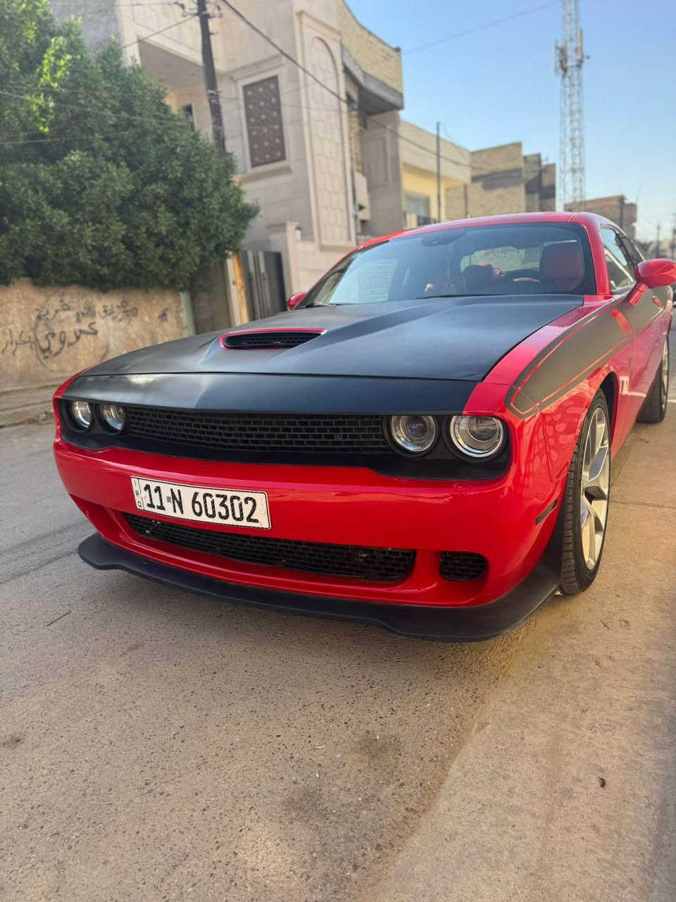 السلام عليكم جالنجر ٢٠٢٣ رقم بغداد ٦ سلندر 
سياره بحاله الزيروه جديده جدا وجاهزه كن كلشي 
حادثه قطعتين جاملغ وبنيد فقط 
كير مكينه حداديه تخم تاير تبريد كله بشرط 
ماشيه ٣٨ ميل 

مكاني بغداد 
السعر ٢٠٥
*********** Singapore
