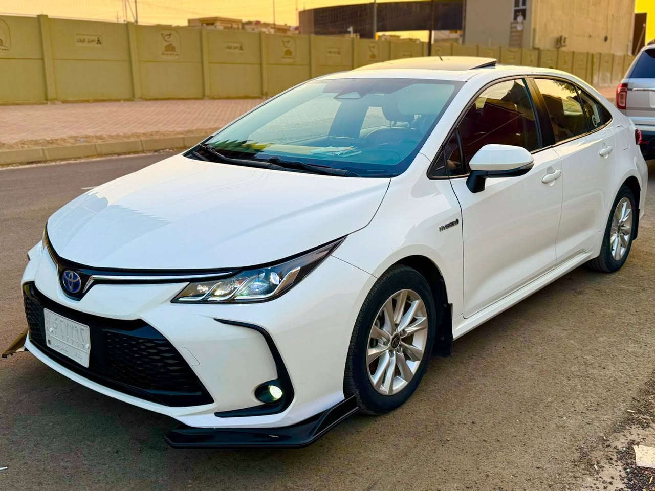 سلام عليكم كورلا 2023 فول 
السعر 147 
مواصفات هايبرد شكل الخليجي
مكفولة كفالة عامة من الصبغ فقط بارد قليل كلش  ورصعتين بل كمارة ممبينات شرط سونار  موضحهن بل صور  ماشية 59 غراضها ولدوسات بعدهن ما مفتوحات  سيارة جديدة كلش بحالة وكالة على ايدي من زيرو لحد الان 
🔹فتحة 
🔹دخول ذكي بدون مفتاح 
🔹بصمة ابواب 
🔹اشاير بل مري 
🔹لايت زينون +كشافات زينون 
🔹ماطور لايت (يصعد وينزل )
🔹اوتو لايت عالي
🔹اوتو هولد 
🔹سايد بريك بصمة ذكي 
🔹زر EV  
🔹وضعيات قيادة 
🔹داخل جلد لونين ماروني + اسود
🔹دركة خياط 
🔹بك لايت لد +سبايدر 
🔹تبريد ❄️ ثلج  قطعتين 
🔹اكواب حار بارد 
🔹شاشة كار بلي بلوتوث 
🔹عدادات دجتل 
🔹قيادة ذاتية +رادار 
🔹تحذير عند خروج عند مسار +بريك ذاتي عند حاجة 
🔹منافذ طاقة امامية وخلفية 
🔹ويل كب 
مكاني حي جهاد اربع شوارع  
***********
