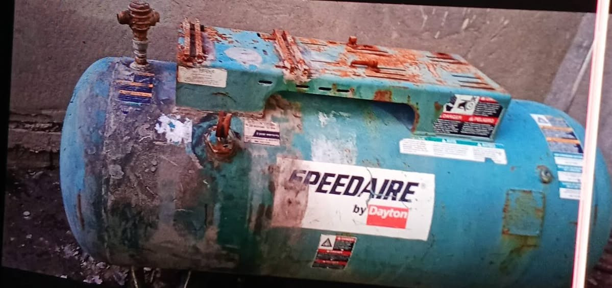 اسلام عليكم اخوان هاي كمبريسر للبيع شغال الي يفيده يخابرني ***********
