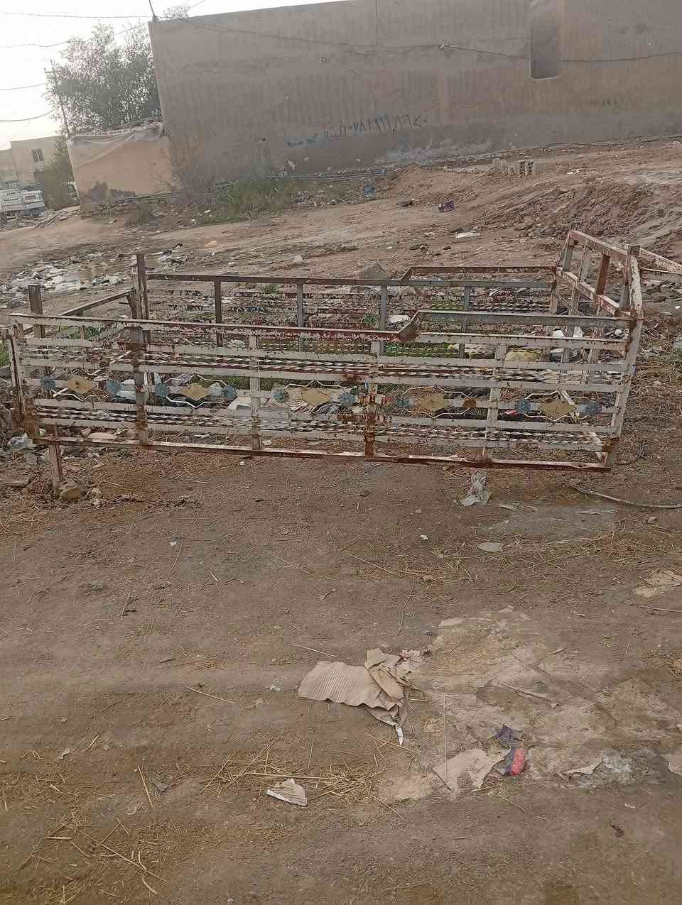 سلام عليكم محجر كيا 96السعر 100 بيه مجال الاستفسار ***********
