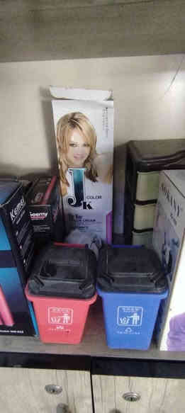 السلام عليكم 
عندي غراض مال حلاقة للبيع  الموصل حي الانتصار بلاسعار مناسبه اتصل على الارقام 
***********
***********
