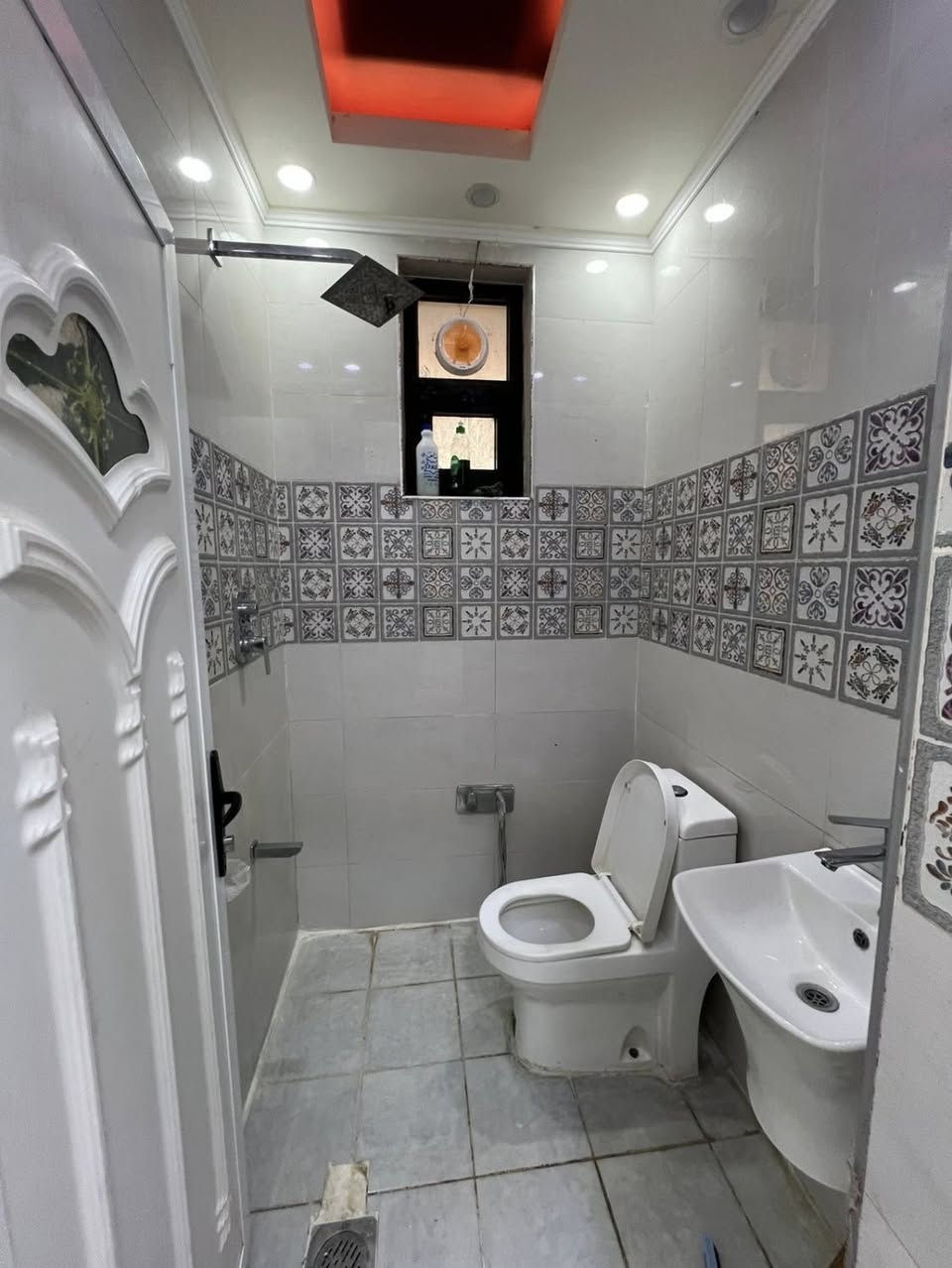 🔴 زيونة محله 714  قرب شارع الربيعي
🔴شقه حديثه للايجار طابق ثاني 

🔴 الشقه جدا كبيره

🔴 مصعد

🔴تحتوي على:

🔴صاله ومطبخ

🔴 غرفتين نوم : وخدمات

التفاصيل اكثر يرجى الاتصال على

📞***********

📞***********
