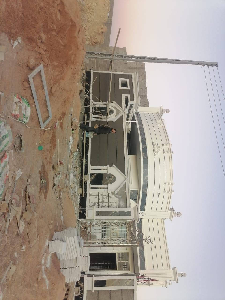 السلام عليكم صباغ متفرغ حاليآ اشتغل صبغ ولبخ وتطعيم فوم تركي وحجر شغلي خارج وداخل واجهيات شعندك راسلني ودلل*********** متوفر واتساب
