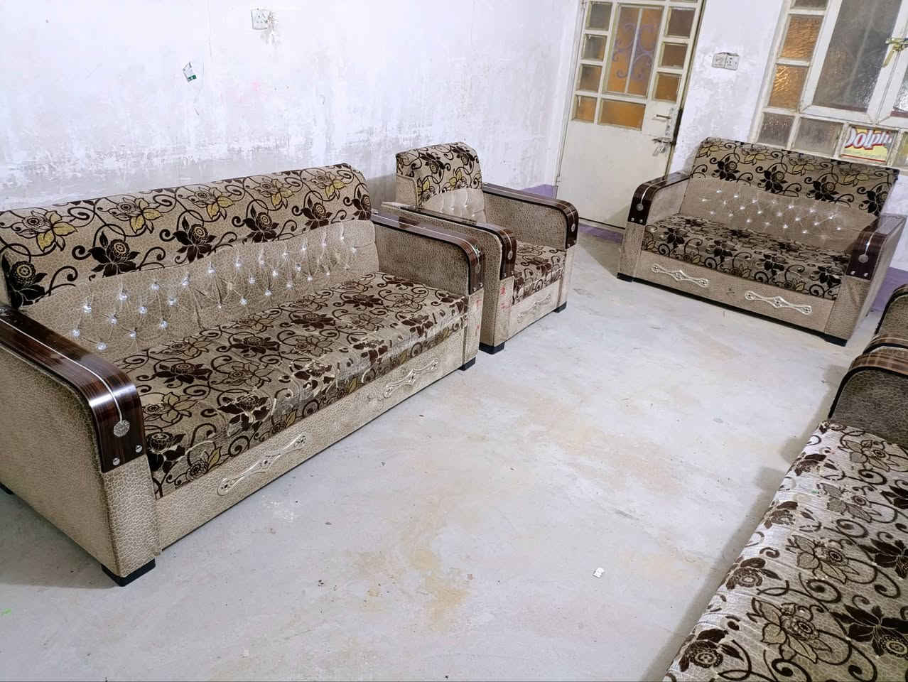 تخم قنفات ١٠ مقاعد ثقيل السعر ٢٠٠ الف بيع مستعجل الاتصال على الرقم ***********
