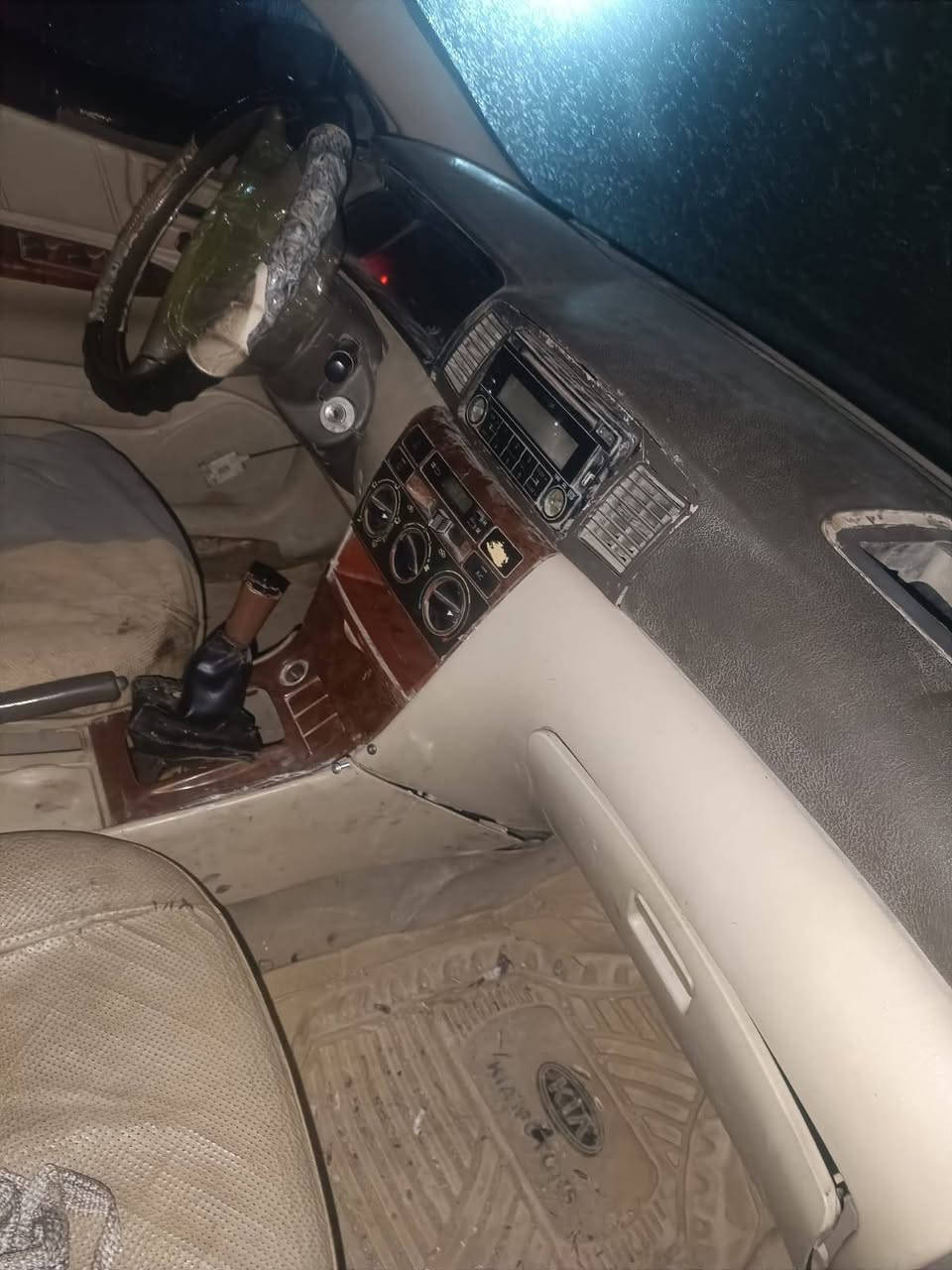 بيوايدي 2013 كير محرك نضاف تبريد❄️تدفئه نار 🔥صدر زين دوخل حلوة والكشر شوف العين سيارة بدون أرقام مكفولة بيع او مراوس سعر 13وبي مجال ابيع كوم حديد وهاي تفاصيلة ولا تجي تسئلني شبيه مابيه مكانه بيجي ***********
