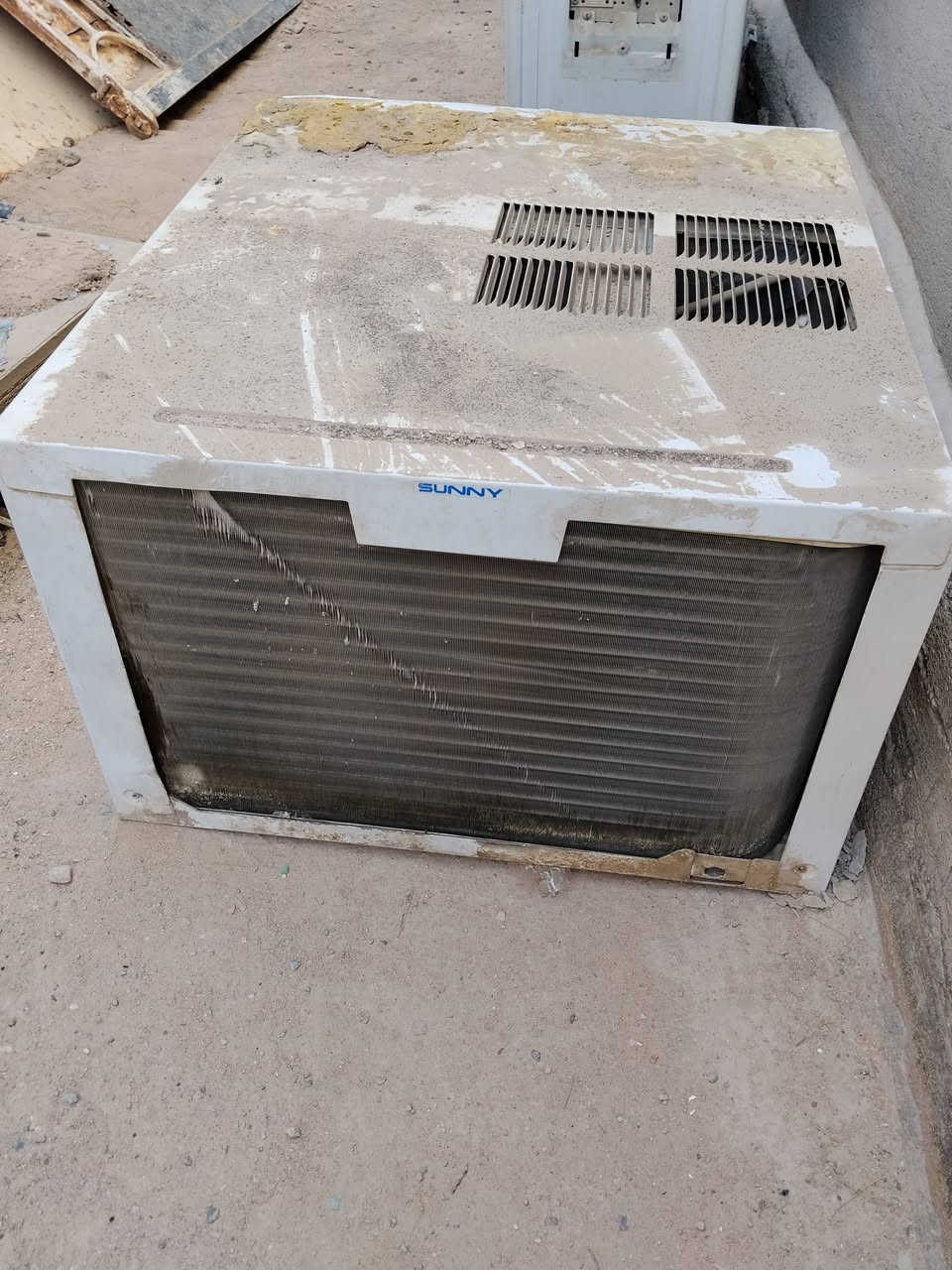 مكيف للبيع سوني شغال تبريده حلو ب 350وبيه مجال رقم الهاتف ***********
