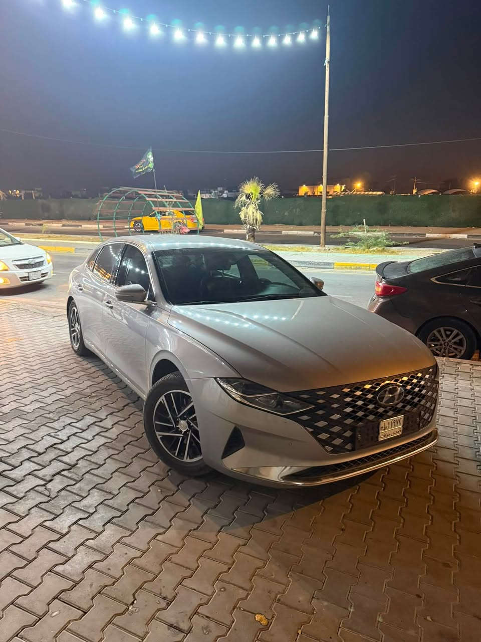 السلام عليكم ازيرا2023بيه 3 صبغ شغل كوريه حداده جديده  تخم تاير جديد فول مواصفات مكينه 6سلندر (3500)
ماشيه 80 الف رقم تلفون ***********
