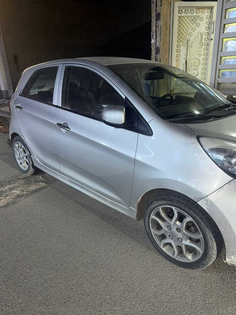 السلام عليكم شونكم اخوان بيكانتو 2015 فول مواصفات خليجيه السياره ماشية 80 الف 
السعر 85 وبيها مجال 
*********** مكلف بل نشر
