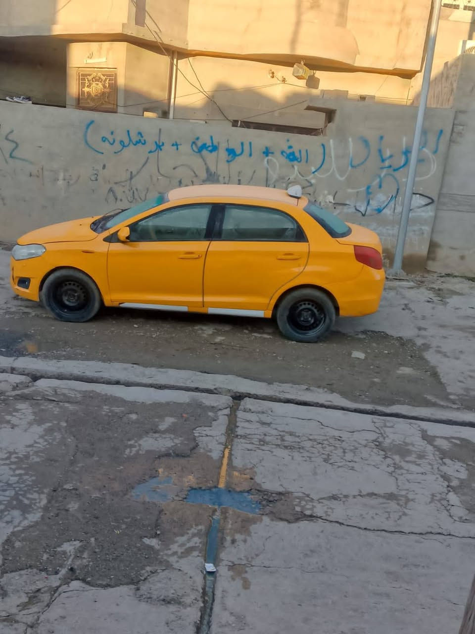 السلام وعليكم تكسي للبيع مشروع وطني سنويه جديده نقابه مصفره جديده 2011 سعر 35 وبيه مجال الرقم ***********
***********
