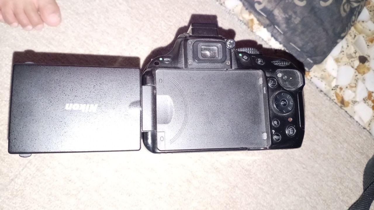 سلام عليكم
كامرة نيكون d5200 مع جنطة وشاحنة وبطارية بيها فطر بس مو قوي وتكدر تسويه بصمغ وميأثر وشغالة مابيها اي خطر وعدسته الأصلية وفرشاة لتنظيف العدسة ورام ٢ كيكا
مع بيت رام

بيها تعديل فلاتر داخلي صورة ذات جودة واضحة رايدها مراوس بايفون 13 عادي مكاني بابل مركز


**إذا كنت صاحب هذا الإعلان وتريد حذفه لأي سبب، رجاءا أرسل رسالة إلى الدعم الفني**