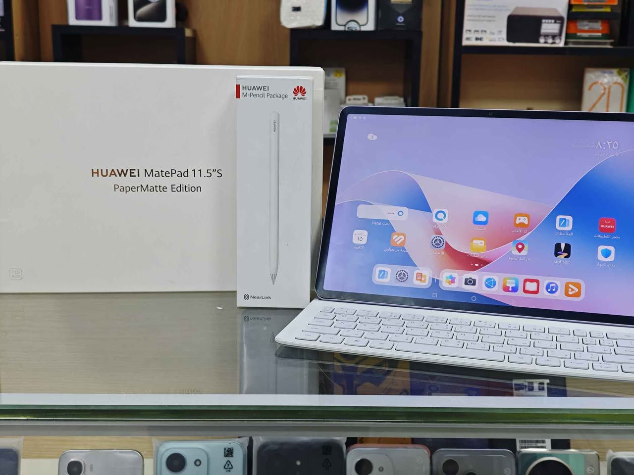 📱 Huawei MatePad 11.5S
تابلت أنيق يجمع الأداء القوي مع شاشة مذهلة للقراءة والرسم مع قلم وكيبورد ✨ 

• شاشة 11.5 بوصة PaperMatte بدقة 2.8K (2800×1840) وتردد 144Hz
• معالج Kirin T92C / Kirin 9000WL لأداء سريع وسلس
• ذاكرة 8GB أو 12GB RAM مع 256GB تخزين
• كاميرا خلفية 13MP لالتقاط الصور والمستندات
• كاميرا أمامية 8MP للمكالمات والفيديو
• بطارية كبيرة 8800mAh مع شحن سريع حتى 40W
• نظام HarmonyOS مع ميزات تعدد المهام
• 4 سماعات ستيريو لصوت قوي وواضح
• يدعم M-Pencil والكيبورد المغناطيسي للعمل والدراسة
ضرر موضع بالصور ما مأثر على الشاشة ضمان اسبوع 
السعر 455,000 
يوجد توصيل جميع محافظات العراق 
للحجز والاستفسار على الواتساب 
*********** الرمادي, الأنبار
