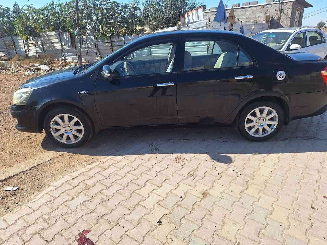 سلام عليكم سياره جيلي موبل مديل ١٣ كفاله نضيفه رقم وسنويه جديده جاهزه كير مكينه حداديه تبريد تدفه تخم تاير شراي يخابر اتصال فقط متوفر ***********
