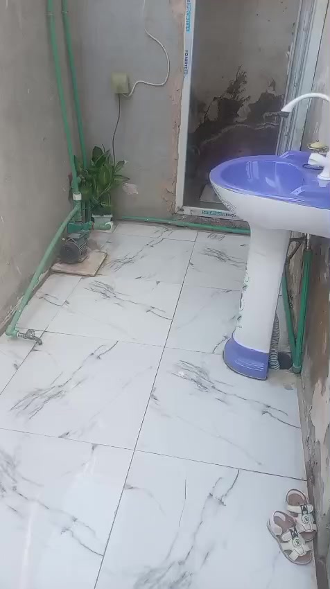 السلام عليكم بيت لليجار مساحه 100 متر ترميم حديث سعر الايجار 250 العنوان خلف سوبر ماركت رياحين للستفسار الاتصال ***********
