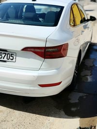 🚗 للبيع – Volkswagen Jetta 2021 – لون أبيض لؤلؤي 🚗 متوفر للبيع سيارة ف...
