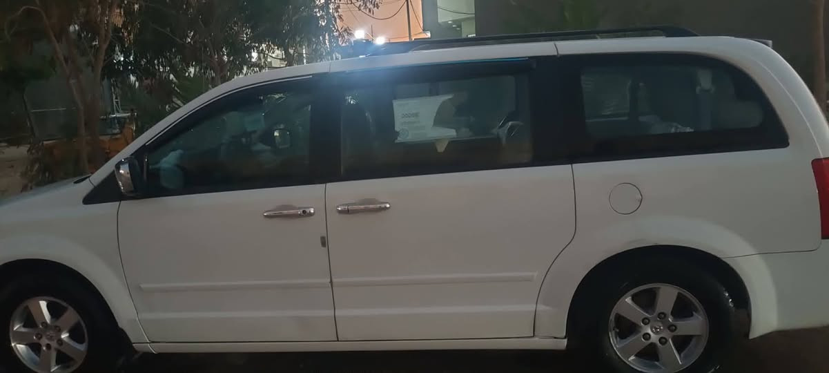 سلام عليكم للبيع دوج كرفان ٢٠٠٨ السياره جاهزه بيها نص باب السلايت رش اثر شخط من امريكا قطعتين فتح *********** النجف, العراق
