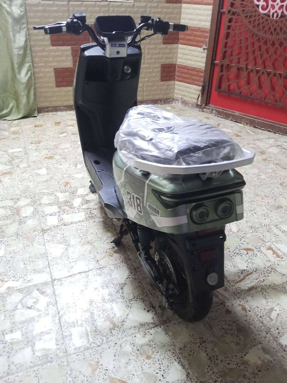 السلام عليكم
دراجة شحن جديدة رمبه
6 بطاريات شاشه شغاله سويج بلادي 
شاحنه اصليه دراجة خير من الله 
جديدة جدا سرعتها خير من الله
شراي يتصل ***********
