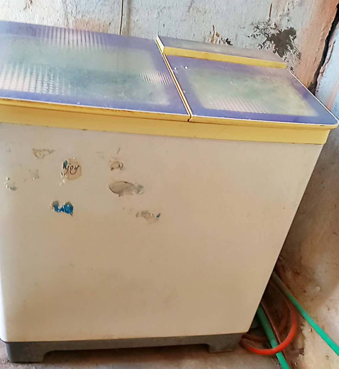 للبيع في الزبير أغراض بيت والأسعار مكتوبه أغراض نظيفه وأسعار رخيصه سبب البيع النقل 

1- بردات عدد 2 وطاولة وكاربت إيراني ب60 ألف
2- طباخ Lg السعودي 5 عيون ب75 ألف
3- ثلاجة بارده ب80 ألف
4- كاونتر 3 قطع ب125 ألف
5- غسالة ب40 ألف
6- كيزر ب25 ألف
7- غلاية زيت كهربائية كويتية أصلية  ب25 ألف


**إذا كنت صاحب هذا الإعلان وتريد حذفه لأي سبب، رجاءا أرسل رسالة إلى الدعم الفني**