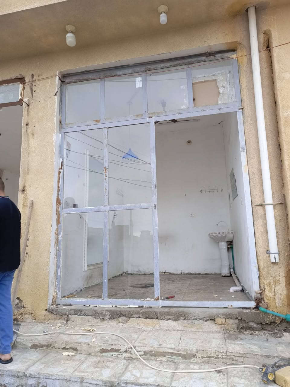 سلام عليكم كبنكات ثلاثه معه شبابيج وبيبان لبيع ***********
