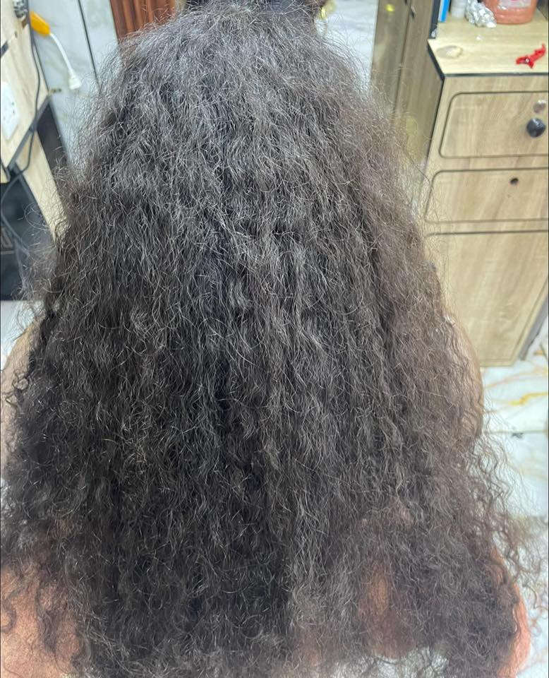 السلام عليكم بنات هذا شغلي تسريح صبغ ميش حفافه بدكير ومنكير كلشي متوفر للحجز حنزل الرقم وراسلوني الحفافه شمع وخيط ٨بس خيط ٥أصباغ الشعر من ١٥ لحد ٢٥ توحيد صبغ وميش ٣٥ تسريح شعر من ٣٠ لحد ٨٠ ألف شعر طويل تاتو عرض بدل ٢٥ ١٥الف  سارعو عروض العيد للحجز والاستفسار ***********
