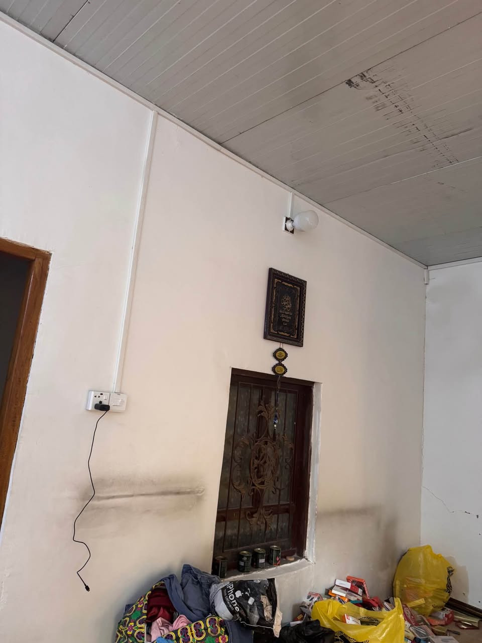 بيت تجاوز للبيع يحتوي على غرفتين وصاله ودوانيه وطارمه وحمام وارضيه سيرايمك والسقف سندويج موقعه القبله سوق الكبير(القديم) للاستفسار 7735251029 البصرة, العراق


**إذا كنت صاحب هذا الإعلان وتريد حذفه لأي سبب، رجاءا أرسل رسالة إلى الدعم الفني**