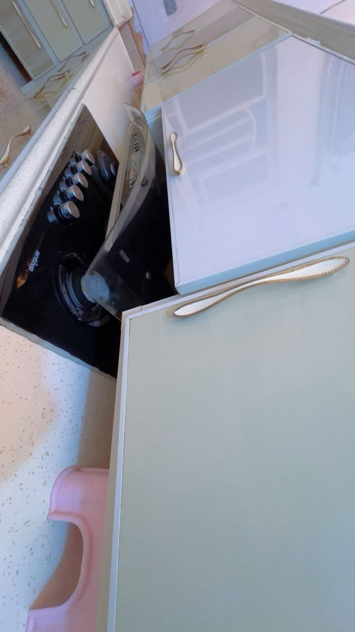 كاونتر للبيع الطول 3 امتار وسنكي الطول متر ونص مرمر تسكام مع الطباخ وساحبه ***********
