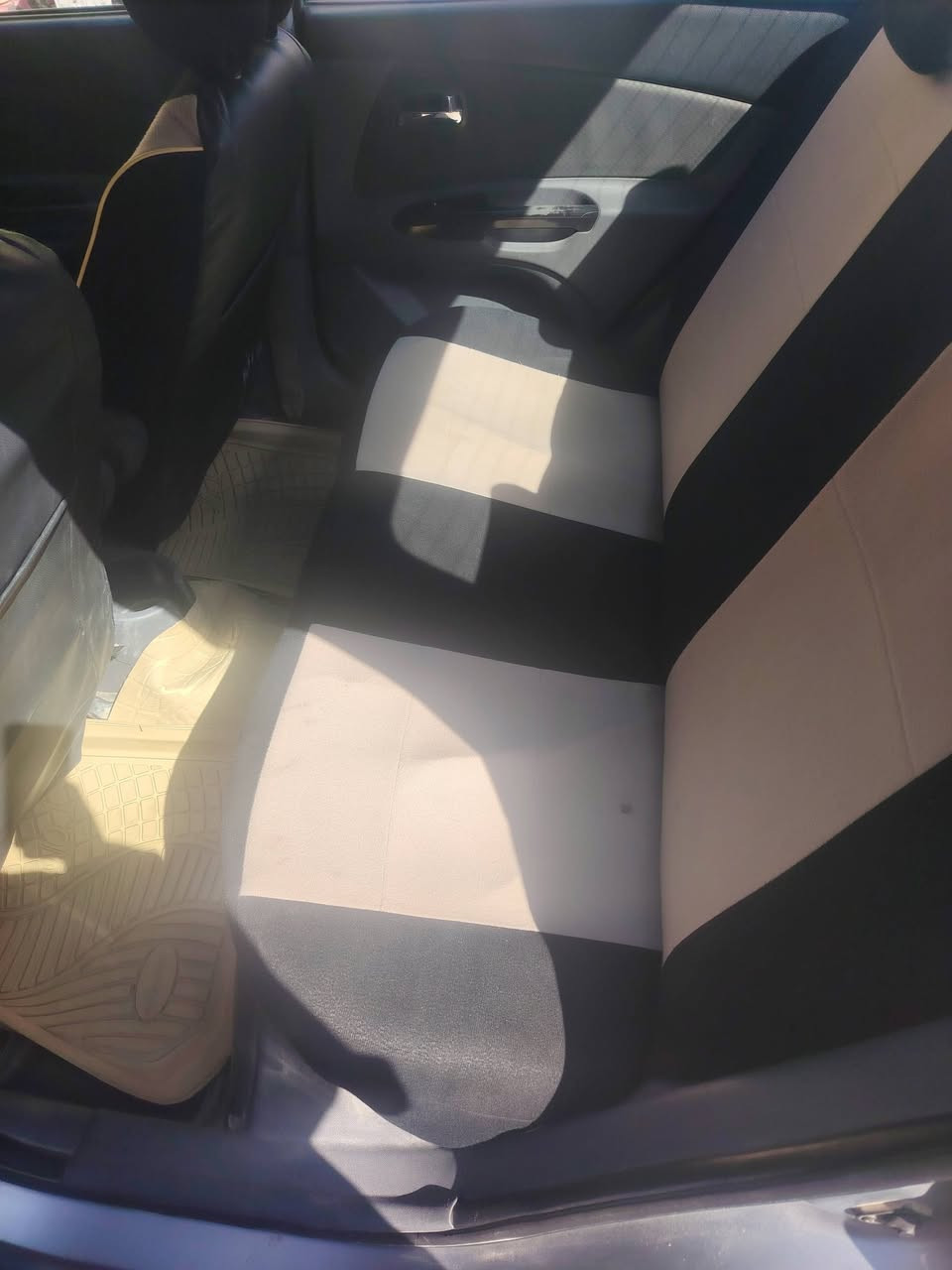 كياريو مديل 12رقم نجف  الون سلفري سكن دوانيه الحمزه شرقي سياره خير من الله تيرات جدد سعر 80 وبيها مجال ***********
