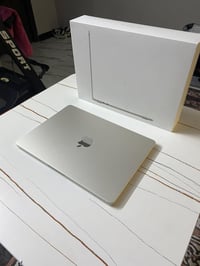 ماك بوك m2 رام 16 • المعالج: M2 16GB : (RAM) الذاكرة • 256GB (SSD) اله...