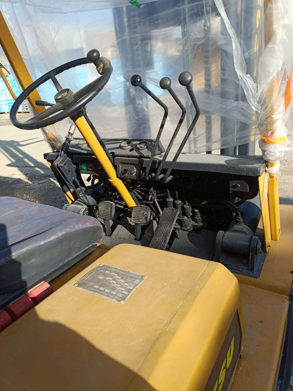 رافعه كوماتسو 1989
4.5 طن
كل شي جاهز بدون مصرف مكاني دهوك
سعر 45 ورقه
***********
