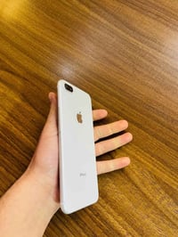 آيفون ٨ بلس • ذاكرة ٦٤ • حالة وكالة