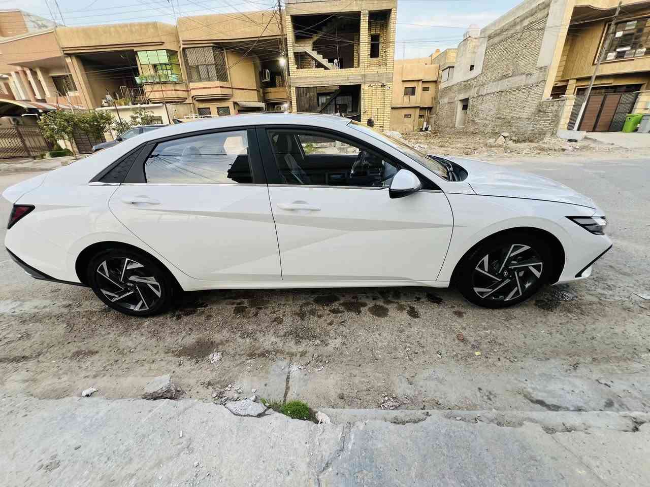 السلام عليكم
النتره لبيع موديل 25 شكل خليجي دبل نوزل محرك 1500
سياره جديده بياه شخط بل باب الايمن وشخط بل دعاميه بصيط موضح بل صور 
مواصفات 
1 مري شفط + ترحيب  
اشاير بل مري 
حساس امامي خلفي 
فتحت سقف 
3 انضمه قياده ايكو اسبورت اسمارت و عادي 
تحكمات استيرن 
كشنات جلد اسود 
كامره 
شاشه كار بلي 
تبريد قطعتين 
هند بريك دكمه 
مانع انزلاق 
صندوق ذكي 
باقي المواصفات معروفه 
ماشيه 6000 
سياره جاهزه من كلشي والحمدالله رقم بغداد بسمي تحويل ثاني يوم بغداد الشرطه الرابعه  
السعر 157 وبيها مجال بصيط 
رقم ***********
