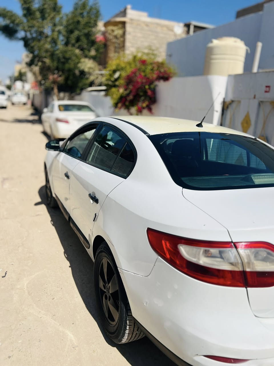 رينو فلونس موديل ١٢ سنويه جديده 2031
مكينه وكير كفاله المكينه قبق اصفر المرغوب 
مابيها حادث بيها بيبان ٣ بس صبغ
مكانها حله 
رقمها بابل 
السعر 63 وبيها مجال 
***********
