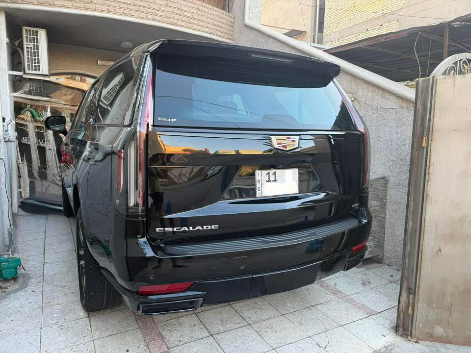 كاديلاك اسكاليد ٢٠٢٣
ماشيه ٤٣ الف جديده ومغلفه 
كفاله من كلشي ومغلفه
التصال 
***********
