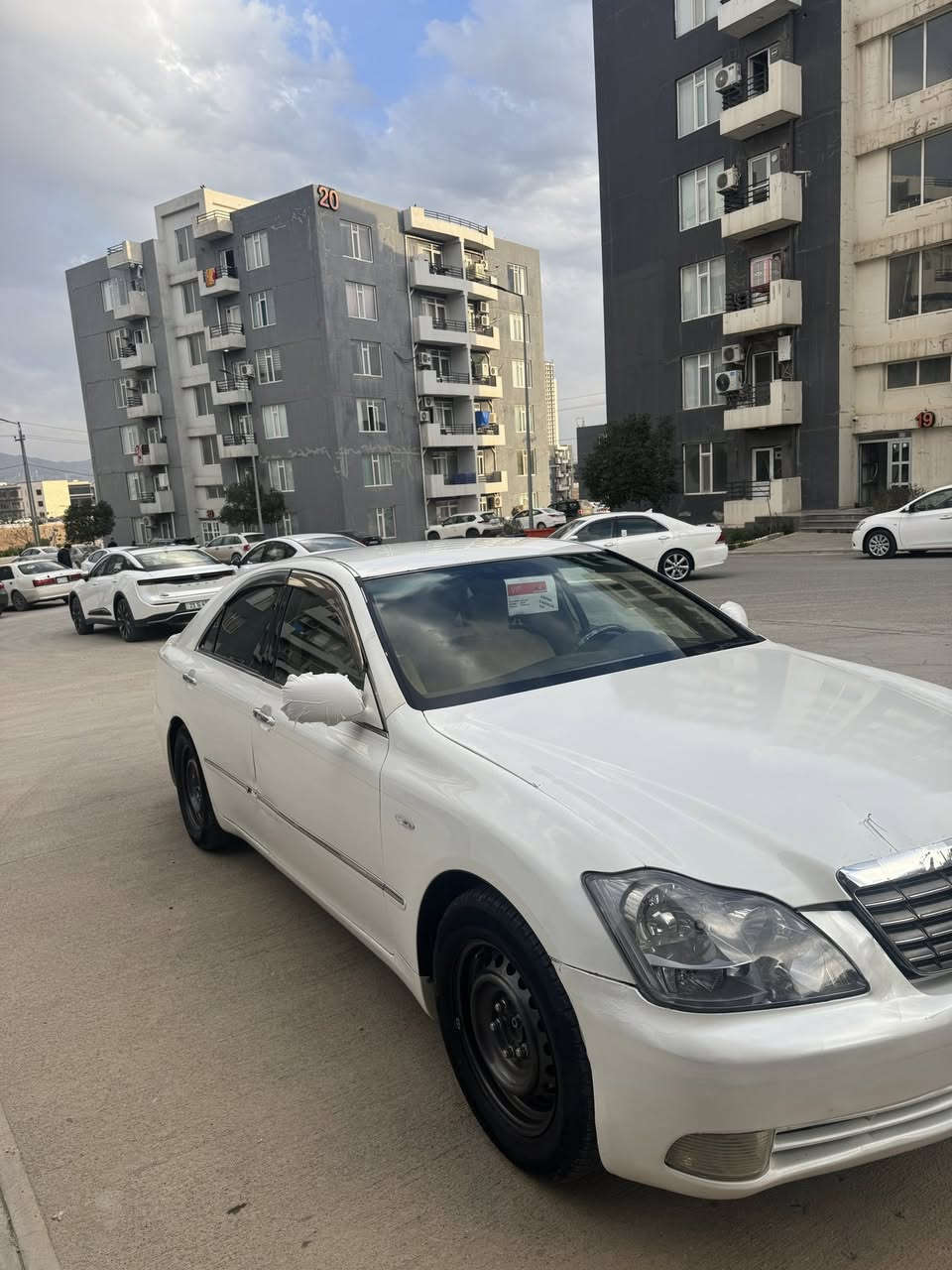 بڕاوە ساج مەلەکی ٢٠٠٧
گێڕ گەورەی مەکینە بچوک 

٤٦ $گەڵا کۆتایی

٣دوگمە پەردە شاشەو کامێرە 
سەقفی وەک شوشە
گێڕو مەکینەو کارەبایو تەقەو رەقەی بەشەرت
بۆیاخ سەقفو حیزام بەشەرت کەڤەر گۆڕاو نیە شانسی کۆسەرە نیە 
تازە داخل جامی هەلگیراوە گەرمی بەسراوە 
٤تایەو ویلی لۆک 
شووێن سلێمانی  
بۆ مەعمەلە تەنها تەلەفون بکە نامە مەنێرە
***********
