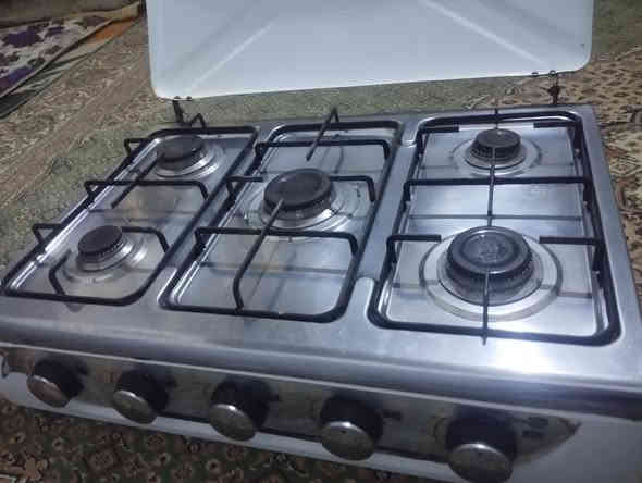 للبيع سخان المتين نضافة 75%120لتر السعر 65
طباخ منضدي 5عيون نضافة 90%السعر 35 
للتواصل خاص او واتساب ***********
