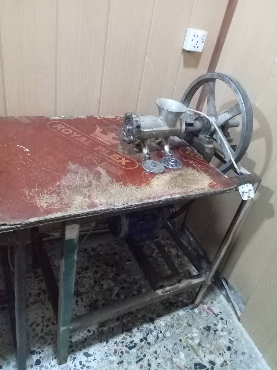 مثرامه لحم مستعمله شغاله وع الفحص سعرها ٢٥٠وبيها مجال


**إذا كنت صاحب هذا الإعلان وتريد حذفه لأي سبب، رجاءا أرسل رسالة إلى الدعم الفني**