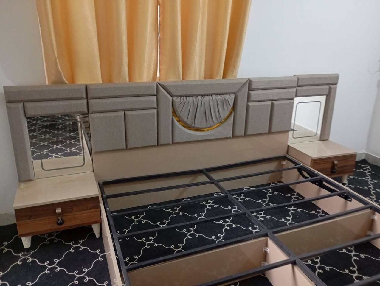 غرف نوم تركي جديدة ونظيفه مجرد فقط منصوبة.
8قطعه سرير مخزن وغرف نظيفه وحلوة. 
كنتور ظهر ابلوك . شد ونقل مجاني للطلب على الخاص والرقم ***********
عنوان بعقوبة
