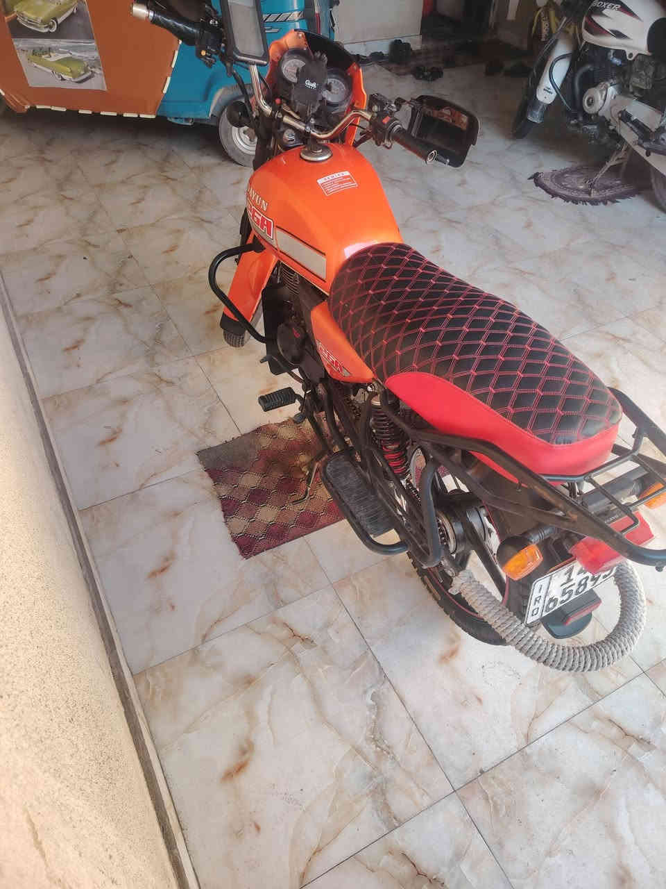 السلام عليكم للبيع دايوان نفخ مديل ٢٢ نهايتها  النوعيه القديمه المرغوبه A26  دراجه جاهزه من كلشي اي نقص مابيها رقم انكليزي بصره وسنويه بسمي مكفوله مكينه وشاصي وضربه وتبديل واصوليات كهربائيات كلها شغاله سعرها  2300 مكان الدراجه بصره القبله ***********
